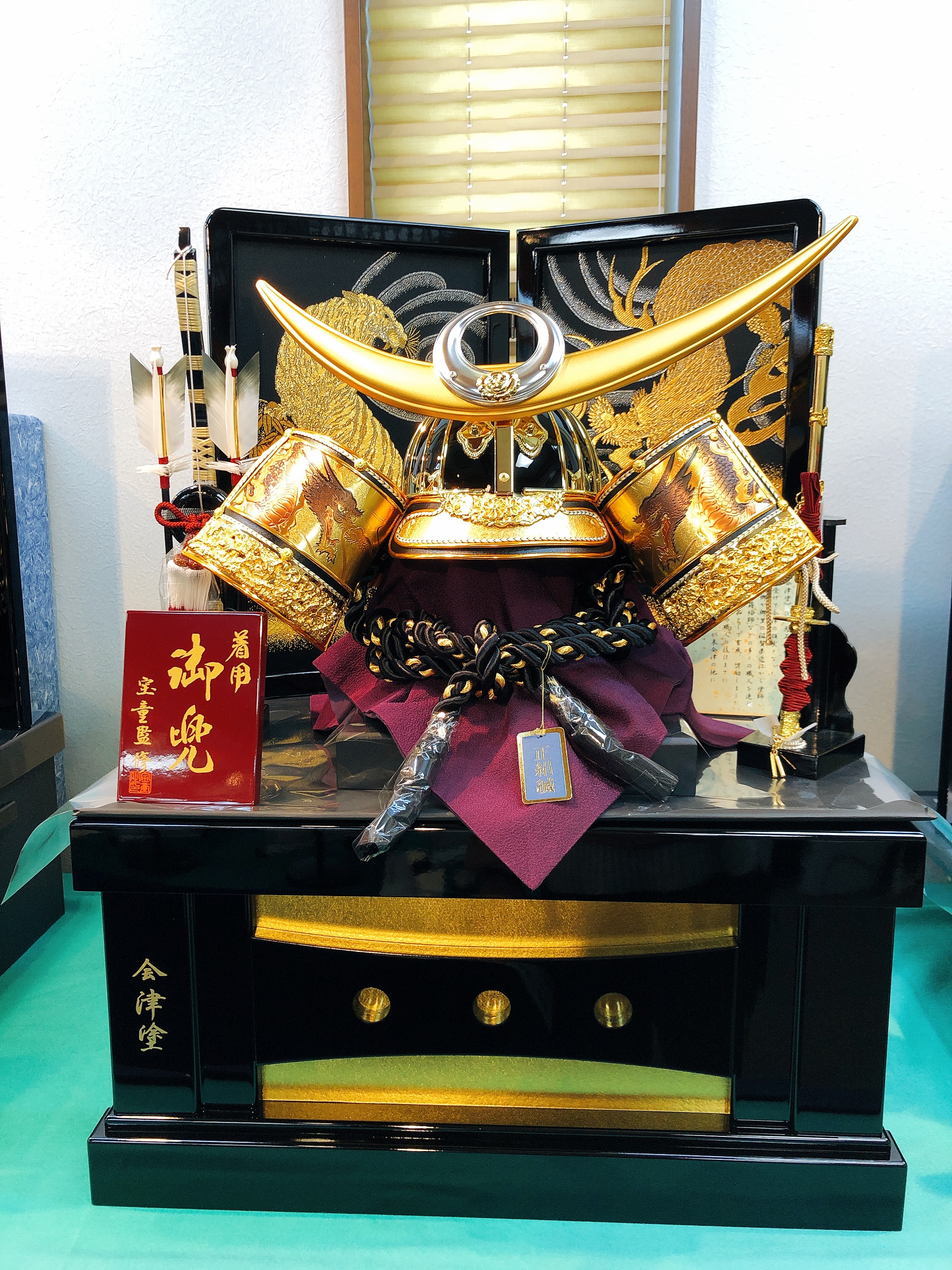 秀ちゃんさん専用　飛龍　卸兜飾　25号　山吹ヒスイ木龍頭　金箔　漆塗り箱付き 秀ちゃんさん専用 飛龍 卸兜飾 25号 山吹ヒスイ木龍頭 金箔 漆